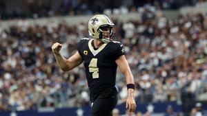 Derek Carr celebra un touchdown ante Cowboys