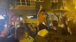 La plantilla del Athletic ha improvisado una celebración por las calles de Bilbao