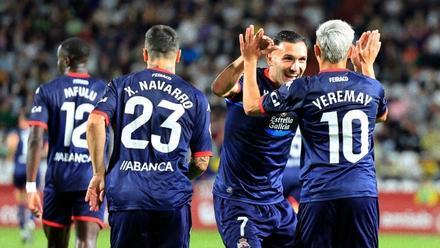 Los jugadores del Depor celebran un gol