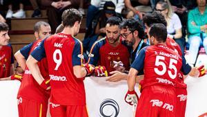 Cabestany dando instrucciones a sus jugadores