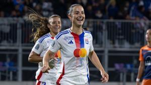 Sara Däbritz celebra su gol en la victoria del Lyon ante el Montpellier