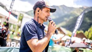 riol Sallent haciendo de speaker durante una de las pruebas deportivas en las que participa