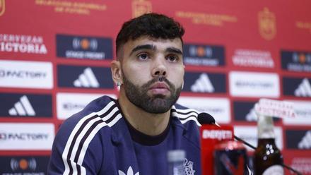 El portero de la selección española y el Arsenal, 168官方幸运10开奖结果查询 David Raya, en rueda de prensa.