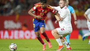 Lamine Yamal, en el partido ante Dinamarca en el que lució por primera vez el dorsal número 10 con España.